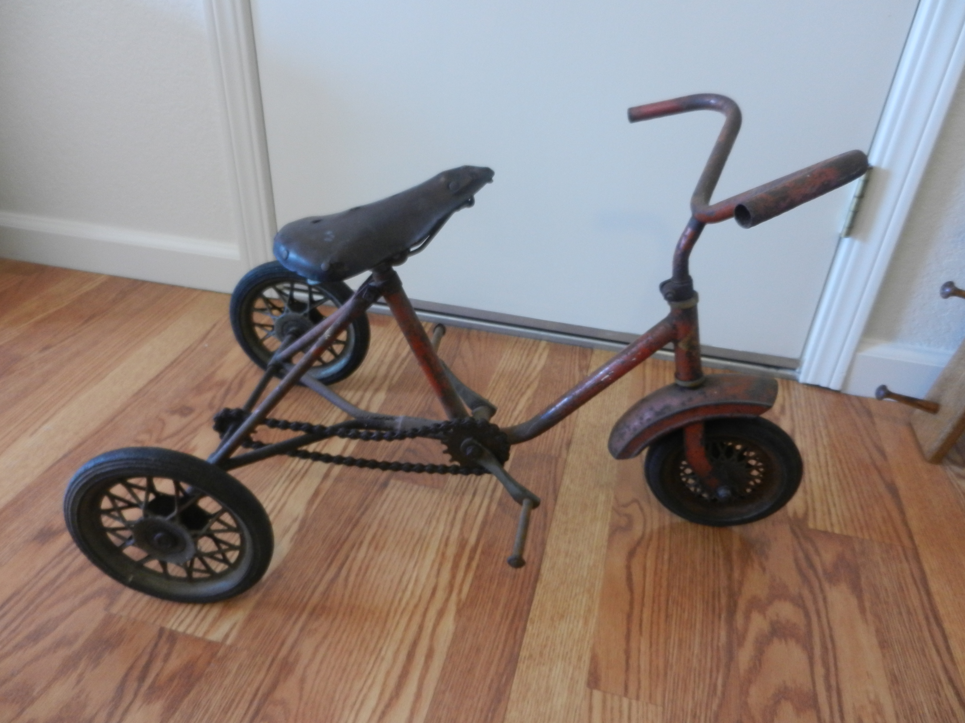 DSCN7914 Vintage Tricycles